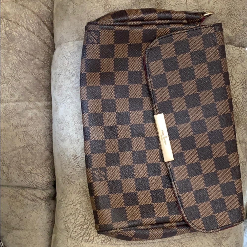 Purse not real